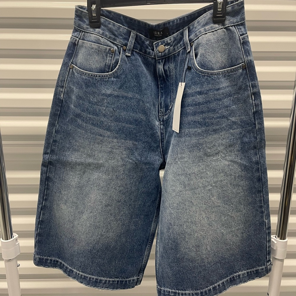 **NEW** Akira Label Literal Perfection Denim Shorts - Picture 2 of 5